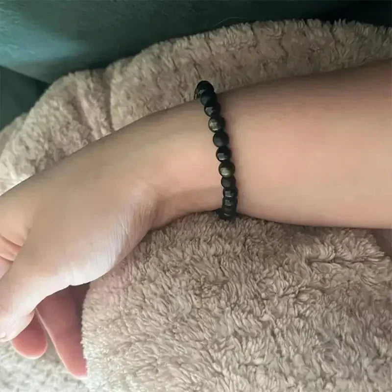 Armband mit matten und glänzenden Perlen in Schwarz